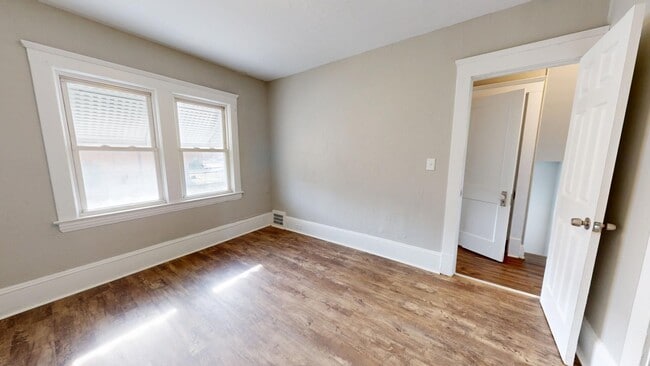 Building Photo - 5 bedroom/1 bath, Old Brooklyn