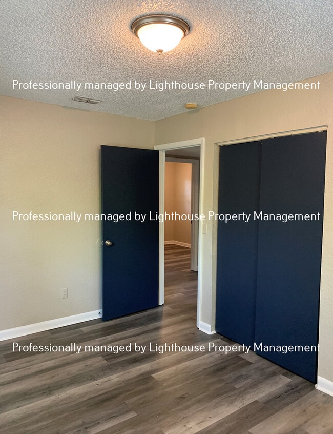 Building Photo - Just Renovated! 3/1.5 in Sherwood Forest!