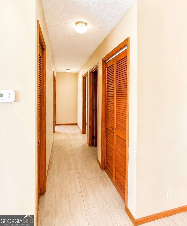 Building Photo - 603 Plantation Village Dr