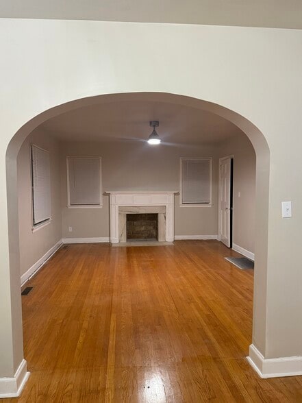 Building Photo - 1045 4th Ter W