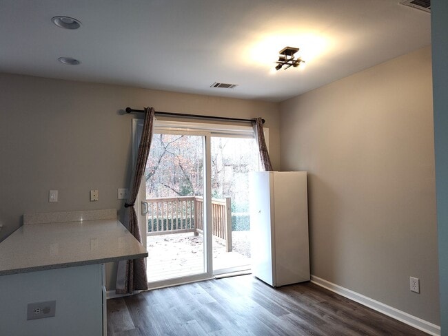 Building Photo - Two story, 3 Bedroom, 2.5 Bath End Unit Townhome located in the Hanover Community in SC!