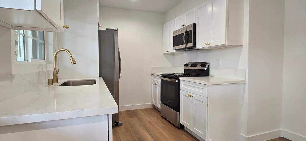 Building Photo - 10435 Ashton Ave