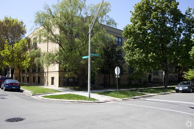 Building Photo - 5044 N Wolcott Ave