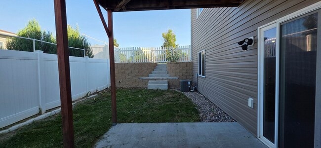 Building Photo - 4949 Green River St
