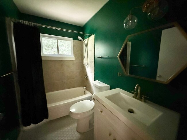Building Photo - 4 Bedroom Colonial SFH - Reisterstown