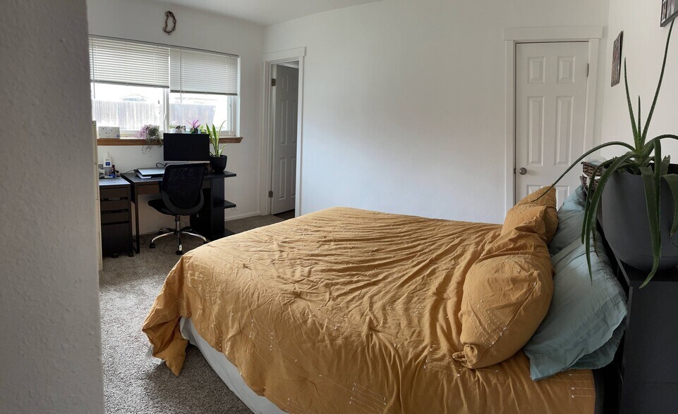 3rd bedroom, 2nd bath - 9291 High St