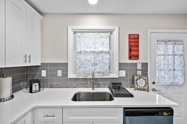 Building Photo - 2620 Englehardt St