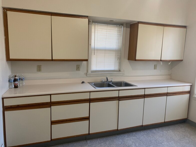 Building Photo - 3422 Daisy Ave