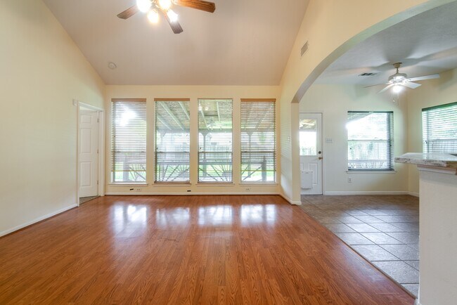 Building Photo - 17143 Summer Hollow Dr