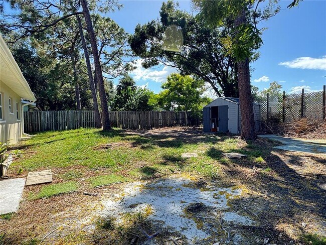 Building Photo - 904 Lake Palms Dr