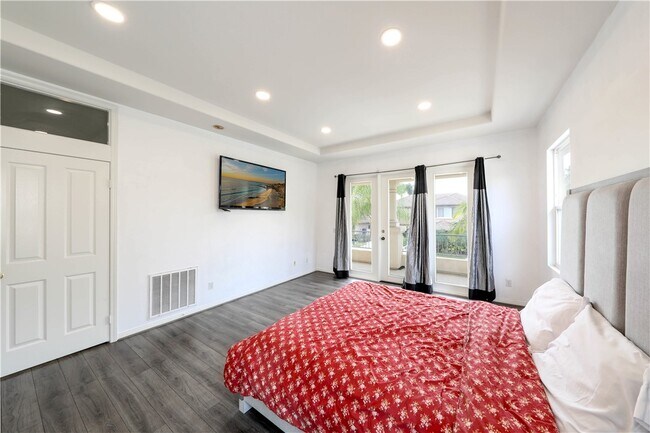 Building Photo - 27 Vienne