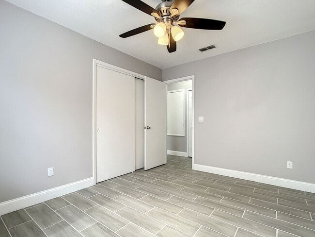 Building Photo - Beautiful 3 Bedroom, 2 Bath POOL Home with 2-Car Garage in the Heart of Hunters Creek!