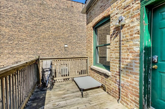 Building Photo - 2709 W Chicago Ave