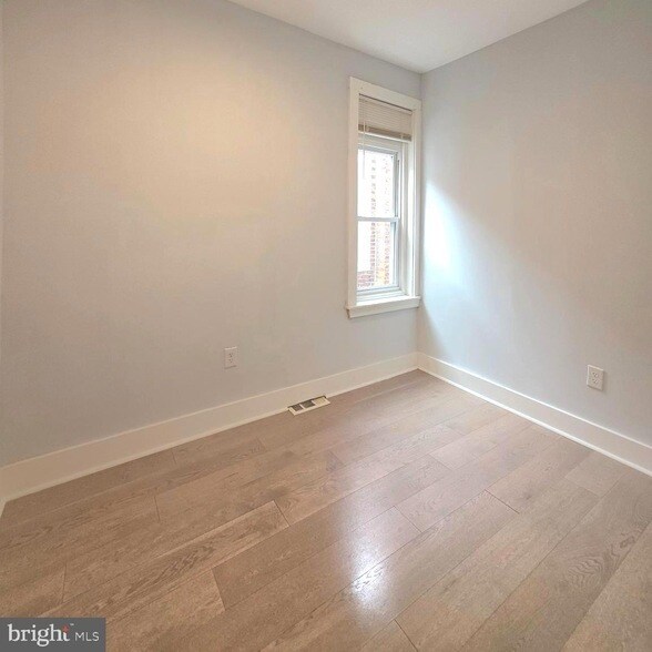 Building Photo - 5515 Catharine St
