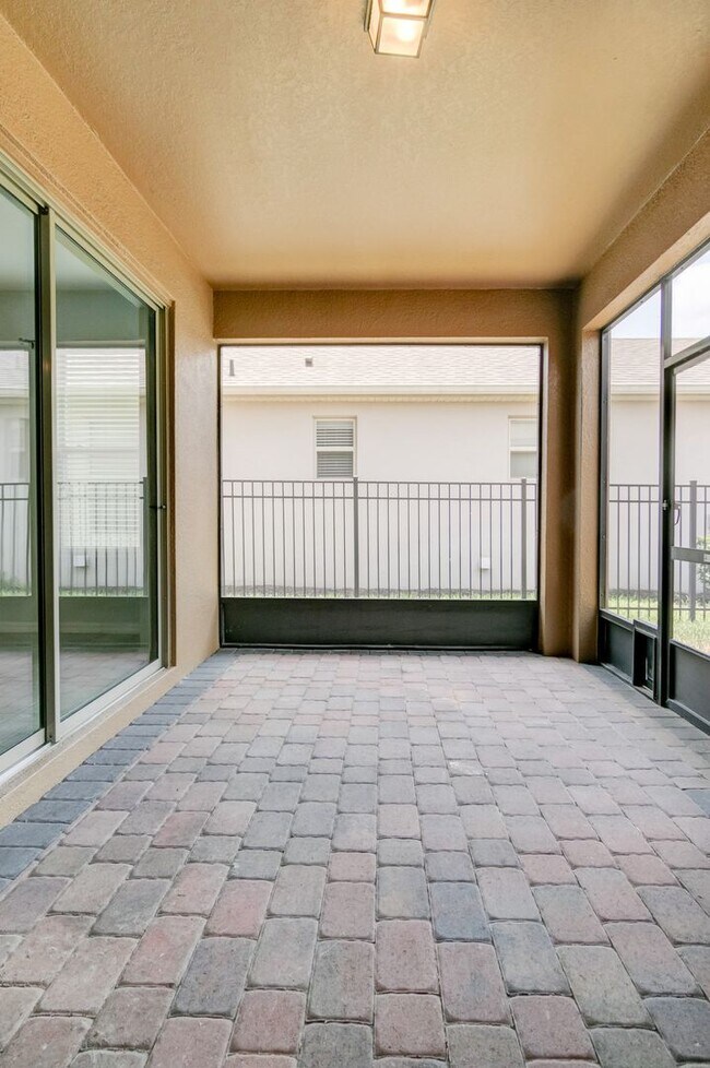 Building Photo - Stunning 4bed /3.5 bath Home For Rent at W...