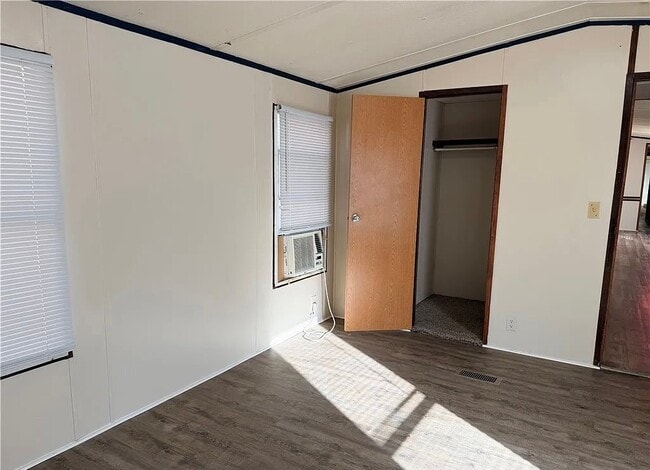 Building Photo - 804 Vagabond Dr