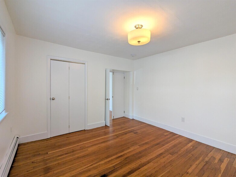 Building Photo - 322 Lowell St