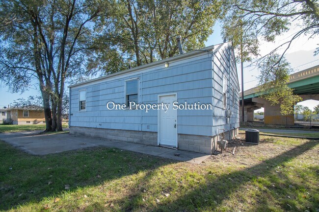 Building Photo - 1209 Logan St