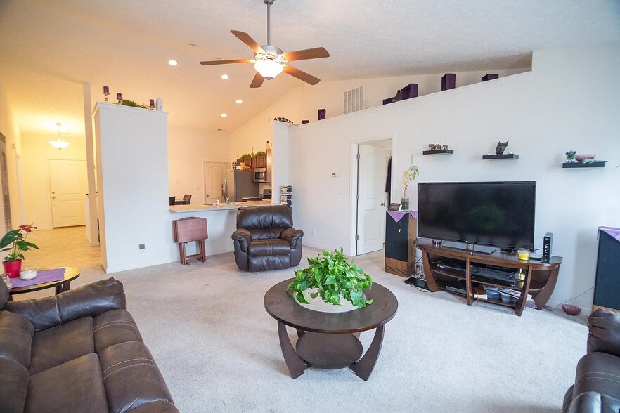 Building Photo - 2408 Maxwell Dr