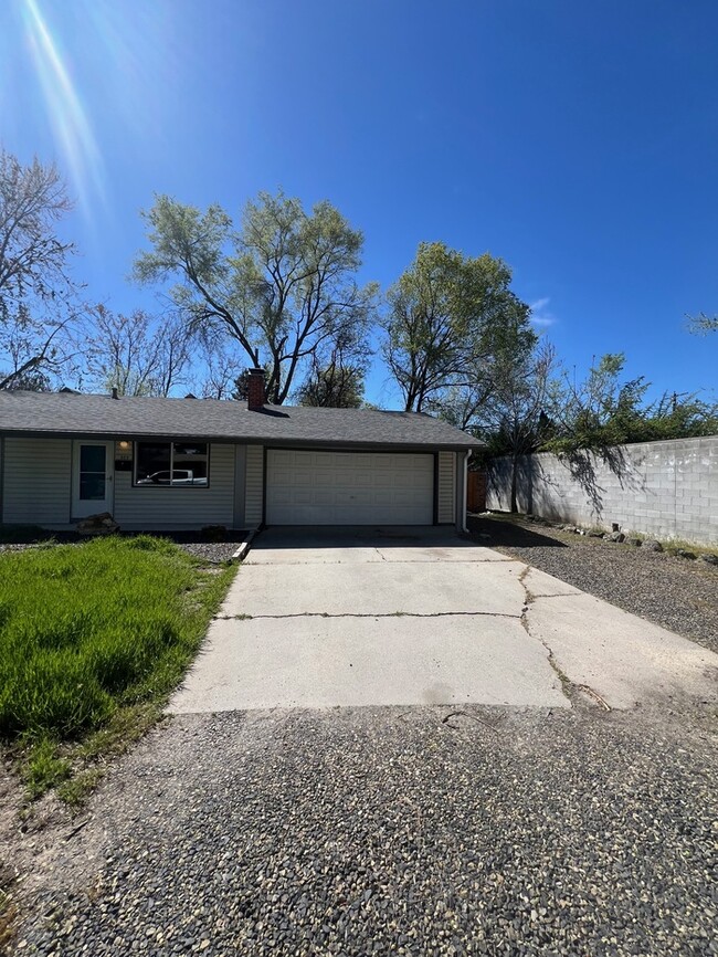 Building Photo - 3 Bed 2 Bath Home in Boise!