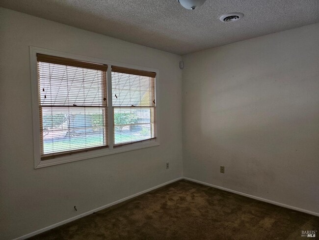 Building Photo - 2829 Redwood Rd