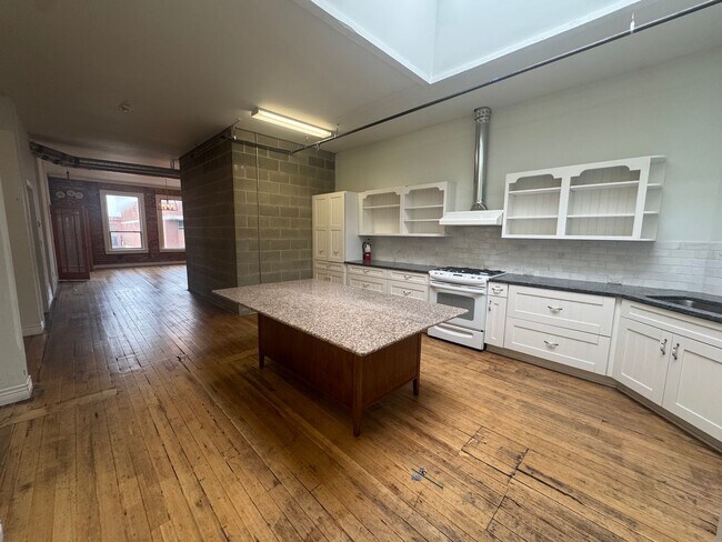 Building Photo - 811 Cook Building