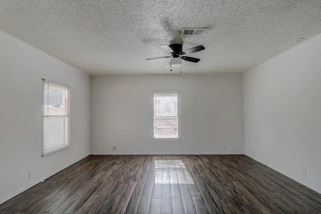 Building Photo - 11727 Greensbrook Forest Dr