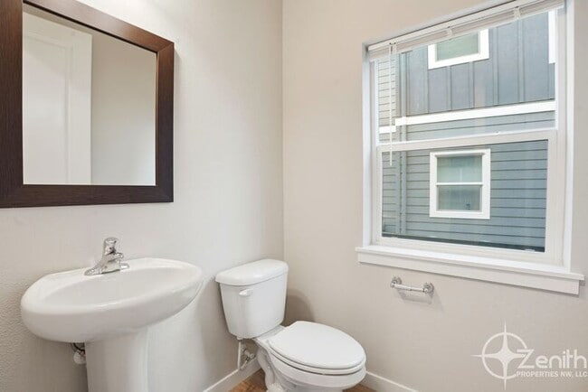 Building Photo - 18212 NE 47th Ave