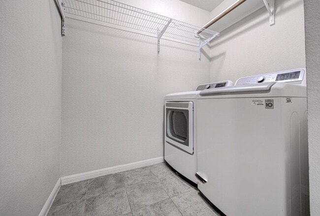 Building Photo - 2008 Creek Ledge Pl