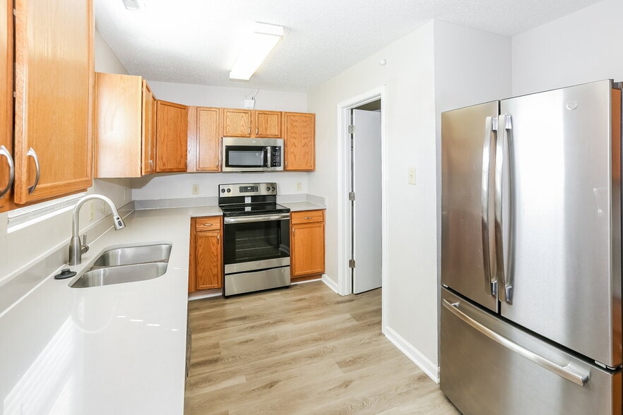 Building Photo - 803 Chastain Ave