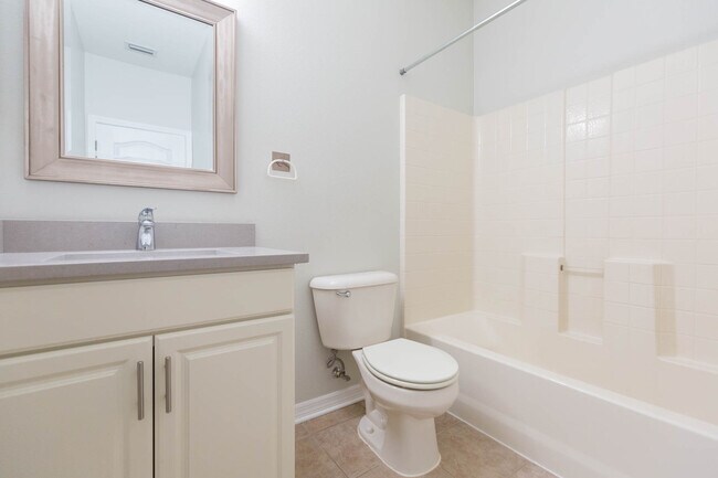 Secondary bathroom - 5808 Fishhawk Ridge Dr
