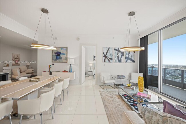 Building Photo - 200 Biscayne Blvd Way