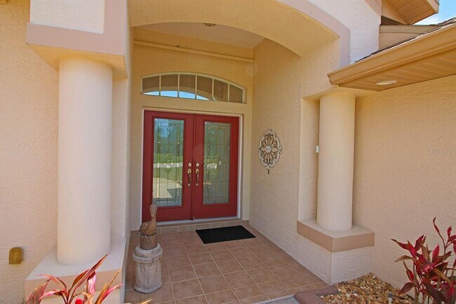 Building Photo - 811 Rotonda Cir
