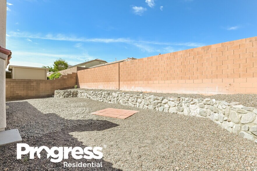 Building Photo - 1075 Silver Star St