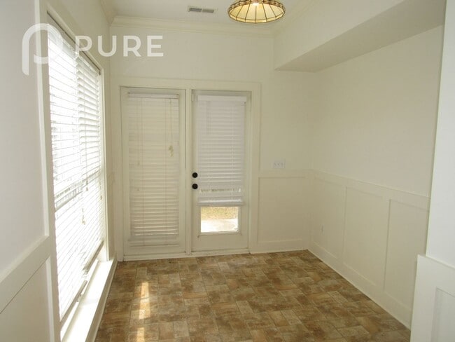 Building Photo - 182 Little John Cir