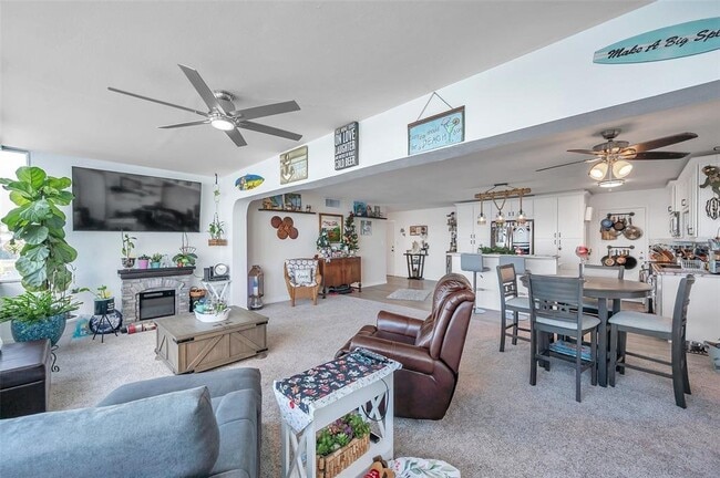 Building Photo - 7200 Sunshine Skyway Ln S