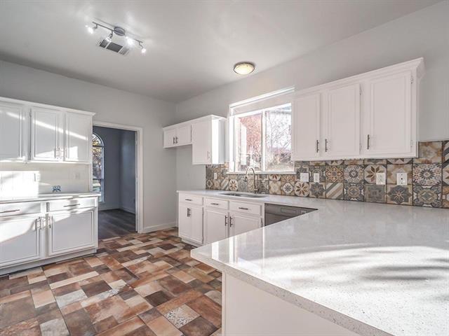 Building Photo - 10417 Forrest Dr