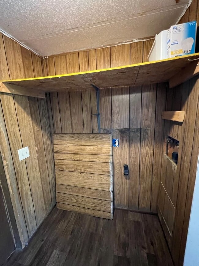Building Photo - Semi-Rural 2 Bedroom 1 Bath Updated Mobile Home w/ Amenities