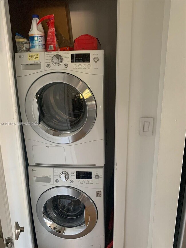 Building Photo - 1600 Michigan Ave