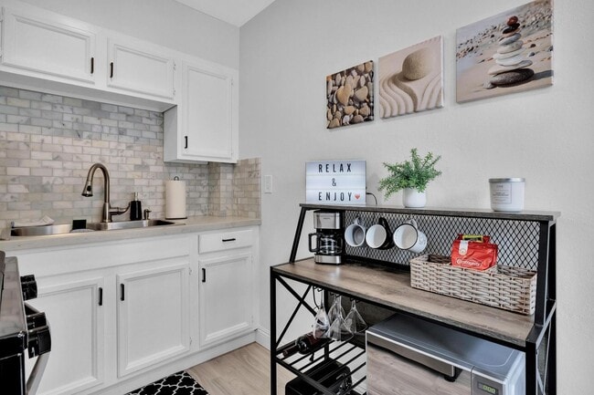 Building Photo - Furnished & Remodeled 1BR Guest House w/ Private Entry – Walk to Beach, Crown Point