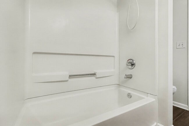 Building Photo - 2559 Walden Lake Dr