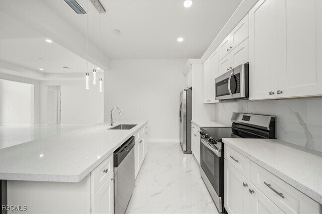 Building Photo - 9 NW 14th Pl