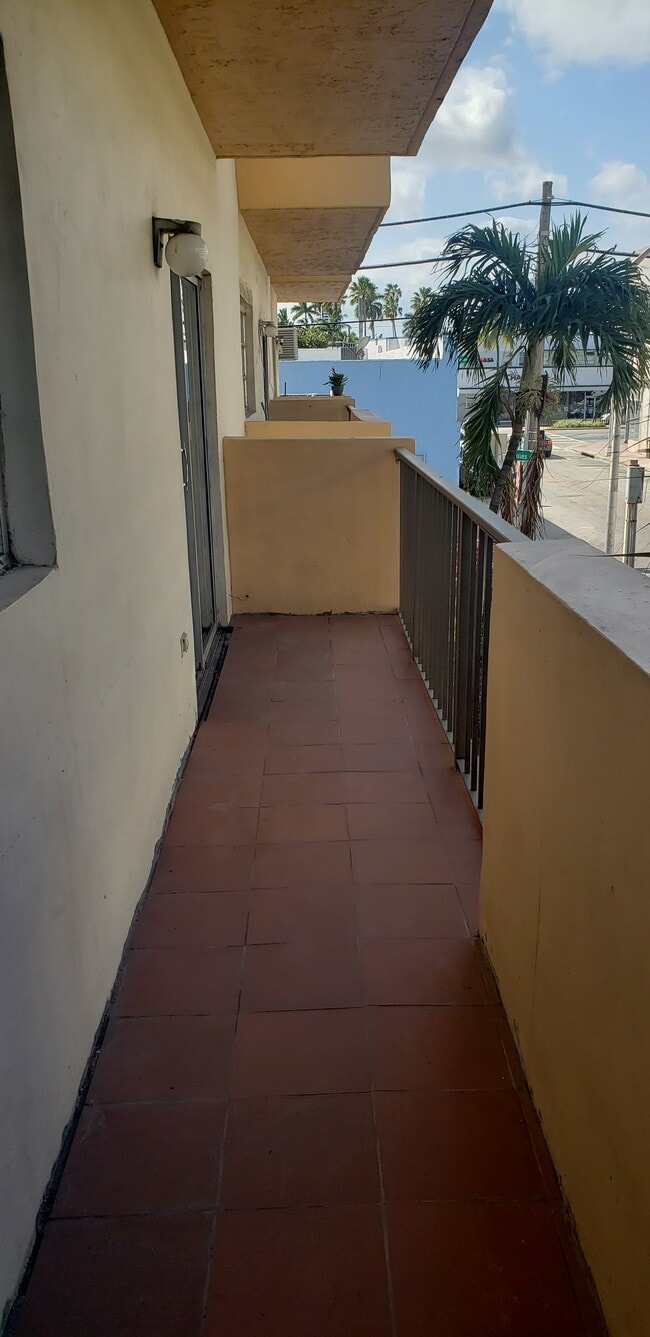 Building Photo - 1150 Collins Ave