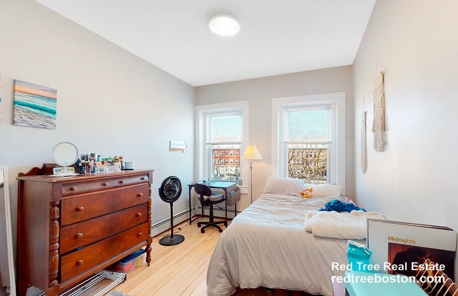 Building Photo - 1284 Commonwealth Ave