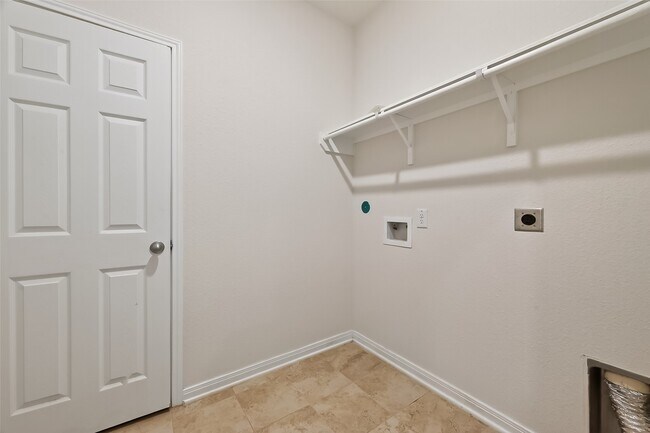 Building Photo - 5907 Osprey Dr