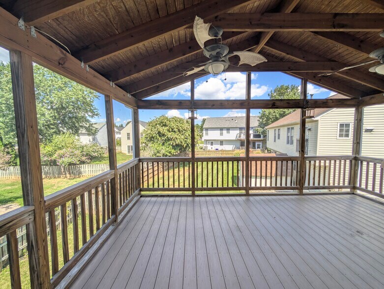 Building Photo - 212 Silver Stone Dr