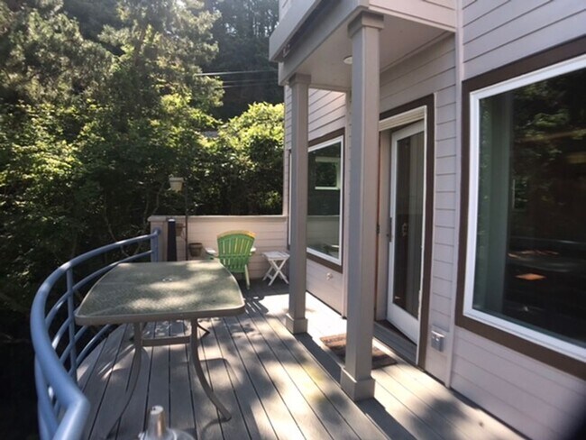 Building Photo - Stunning Goose Hollow-Southwest Hills Home...