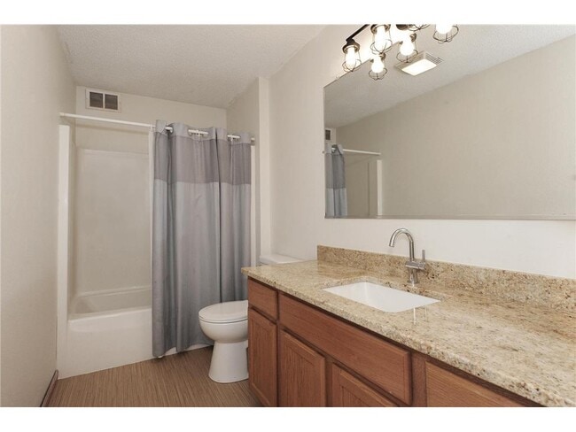 Building Photo - 1065 23rd Ave SE