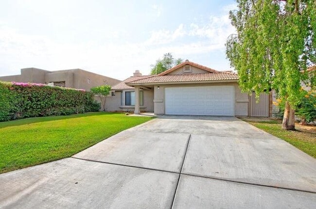 Building Photo - 78615 Bottlebrush Dr
