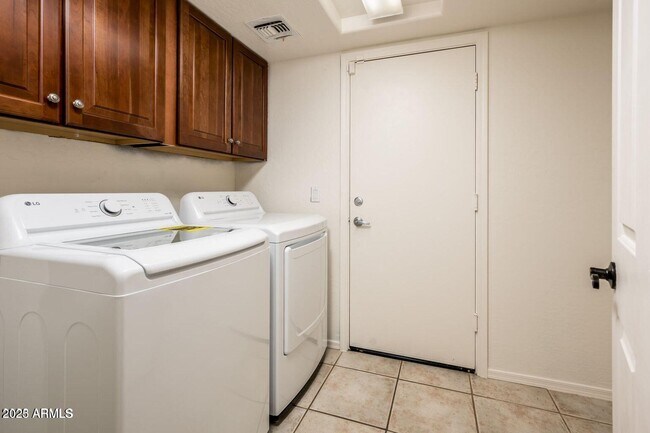 Building Photo - 13604 W Rovey Ave